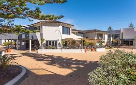 Quality Resort Sorrento Beach 4*